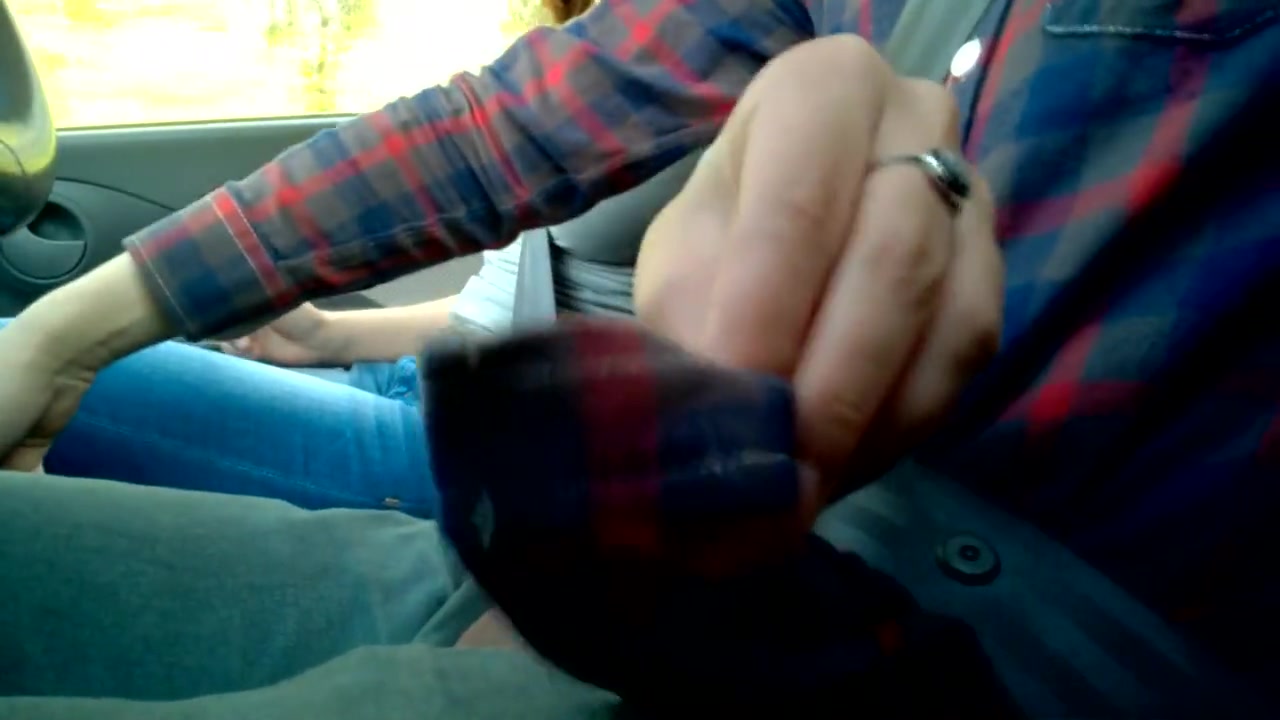 Сделала минет в машине и сглотнула сперму